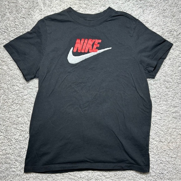 Nike Shirt Boys Extra Large Crewneck Graphic Spellout Swoosh Activewear Everyday - Picture 1 of 3
